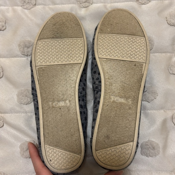TOMS - Picture 2 of 4